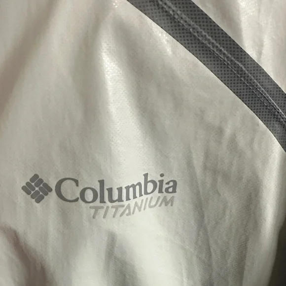 Columbia Men's Light Gray Raincoat - Picture 3 of 9